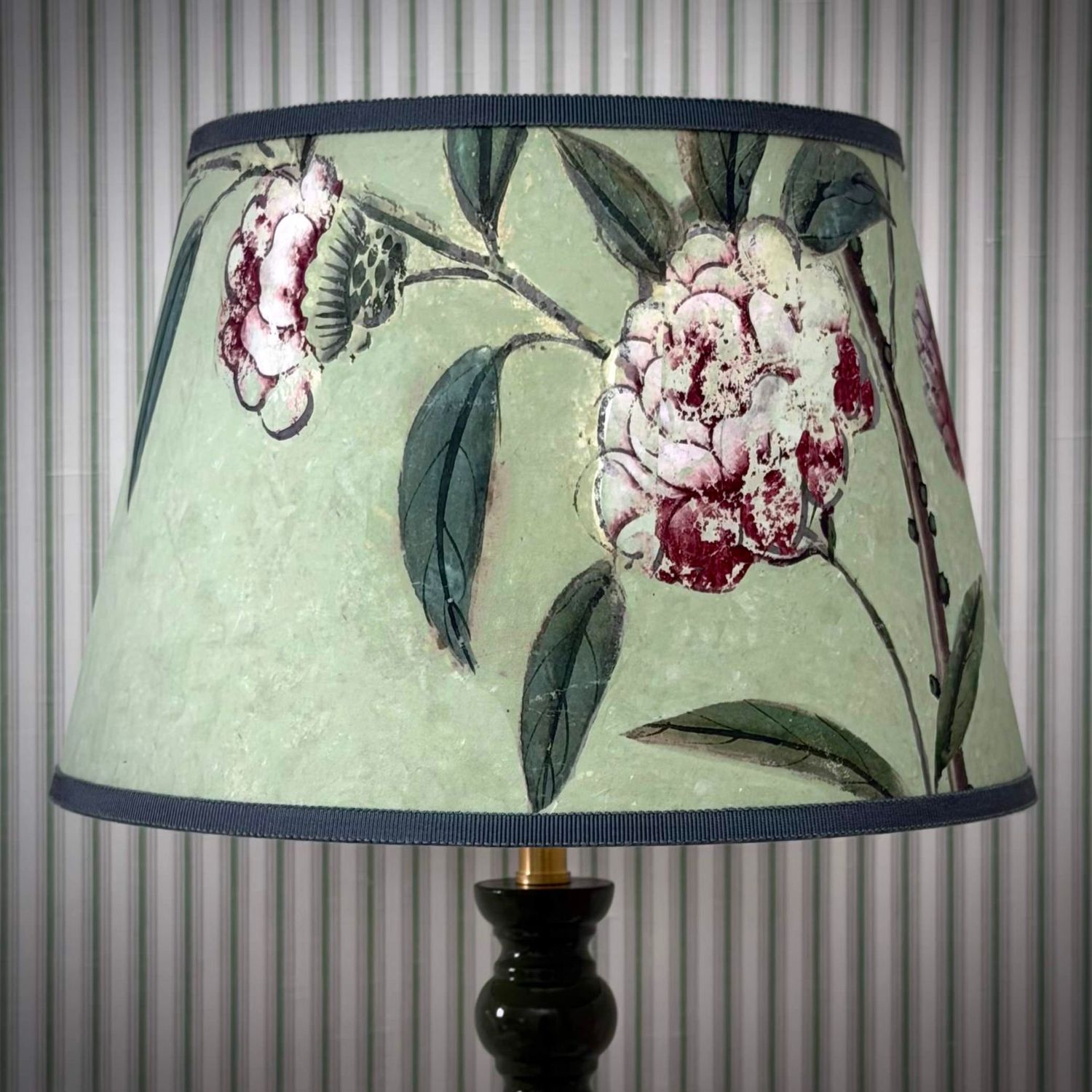 Abat-jour conique papier peint Canton Antoinette Poisson