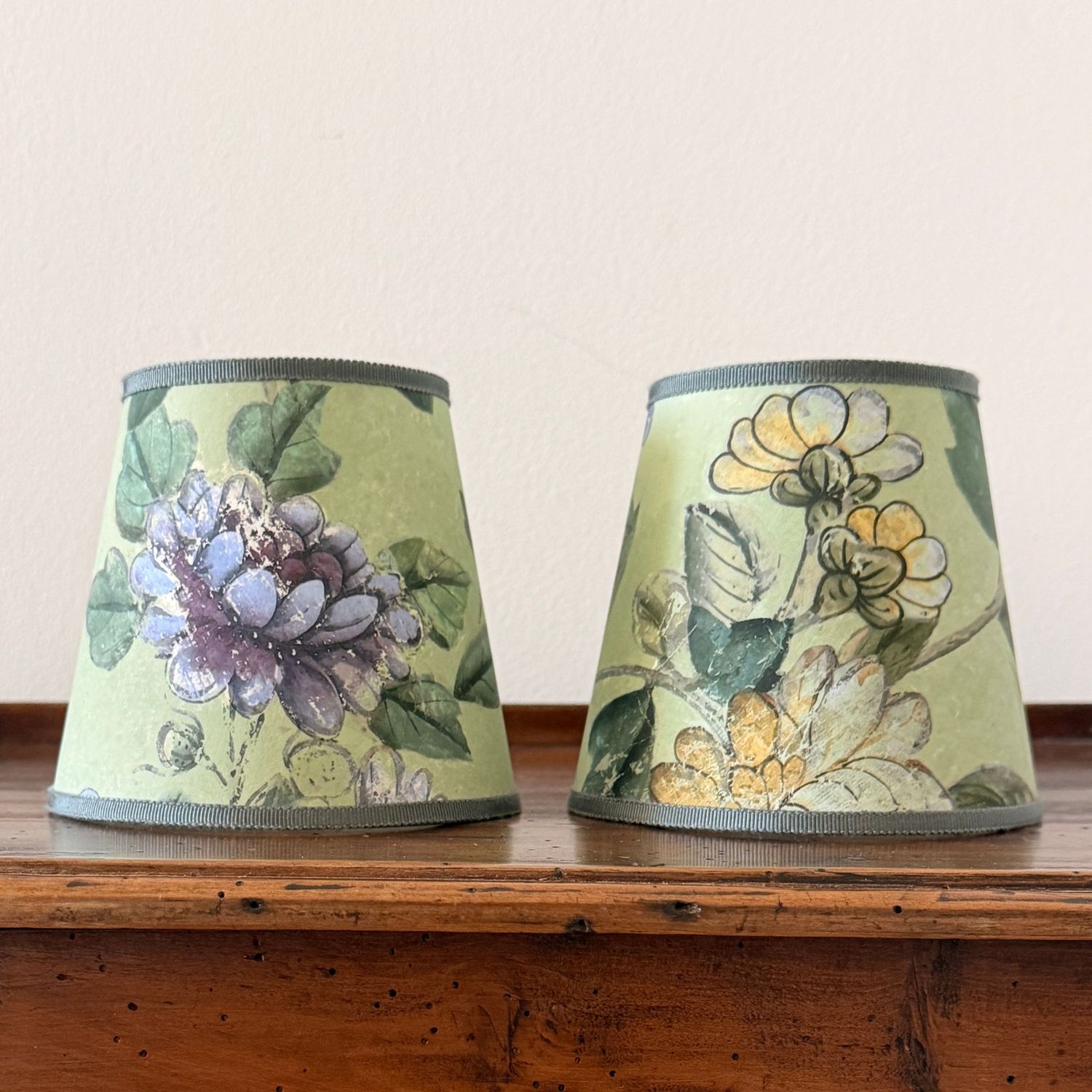 Abat-jour pince flamme papier peint Canton Antoinette Poisson