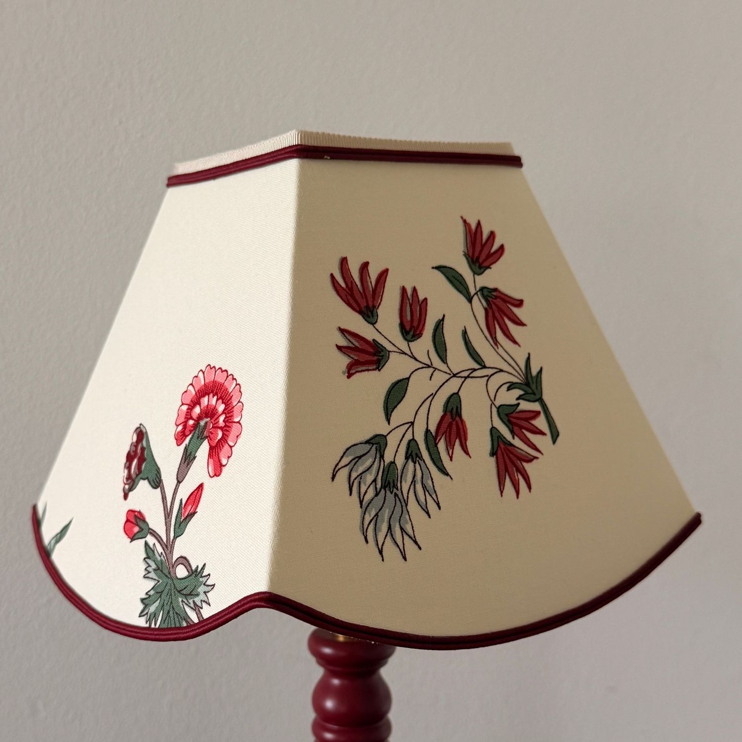 Abat-jour pyramide à festons bas tissu Braquenié Pierre Frey