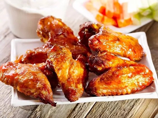 AILES DE POULET BRAISÉES