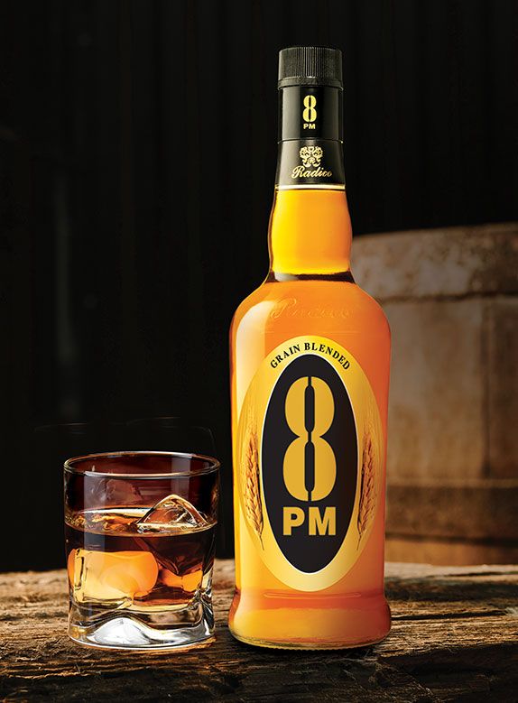 8 PM WHISKY  WITH GLASS 75 CL