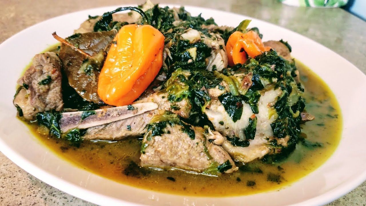 BOUILLON DE CÔTE À L&#39;ÉPINARD