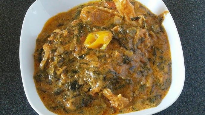DÉMI POULET SAUCE GRAINE AVEC ÉPINARD OU COCO