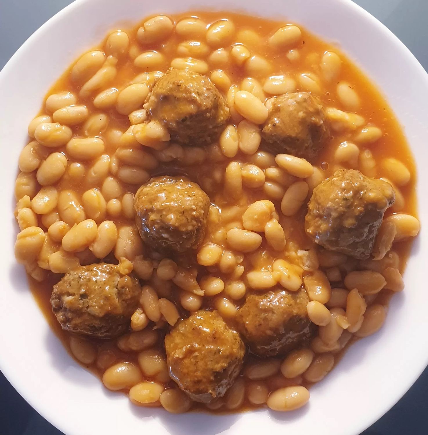 MADESU (HARICOT BLANC À LA SAUCE TOMATE AVEC BŒUF OU TRIPES)