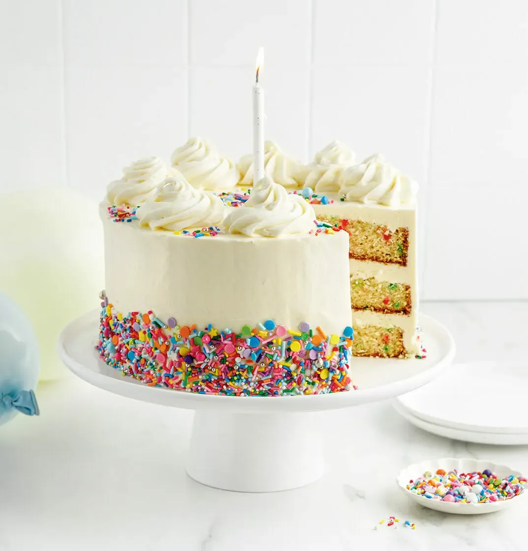 GATEAU D&#39;ANNIVERSAIRE A LA VANILLE