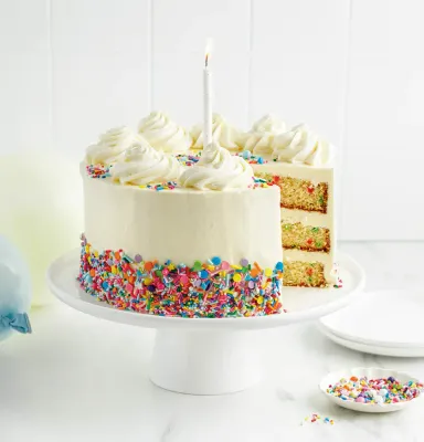 GATEAU D&#39;ANNIVERSAIRE A LA VANILLE