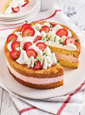 GATEAU D&#39;ANNIVERSAIRE A LA FRAISE