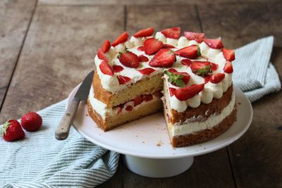 GATEAU D&#39;ANNIVERSAIRE A LA FRAISE
