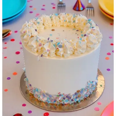 GATEAU D&#39;ANNIVERSAIRE A LA VANILLE