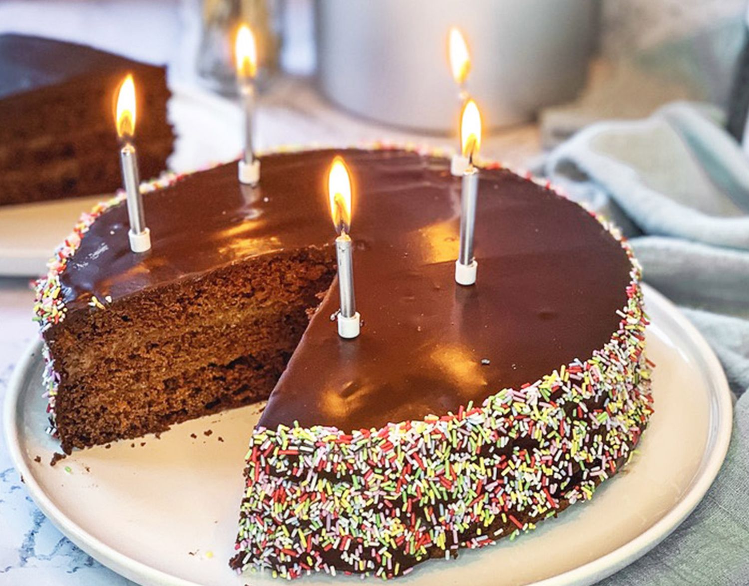 GATEAU D&#39;ANNIVERSAIRE AU CHOCOLAT