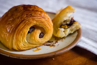 PAIN AU CHOCOLAT