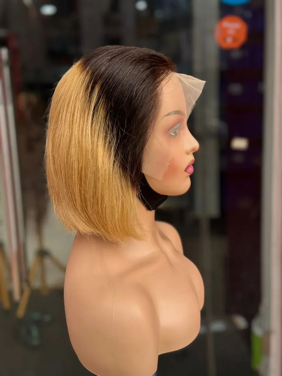 PERRUQUE COUPE CARREE