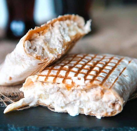 TACOS (AU POULET, SAUCE FROMAGÈRE MAISON)