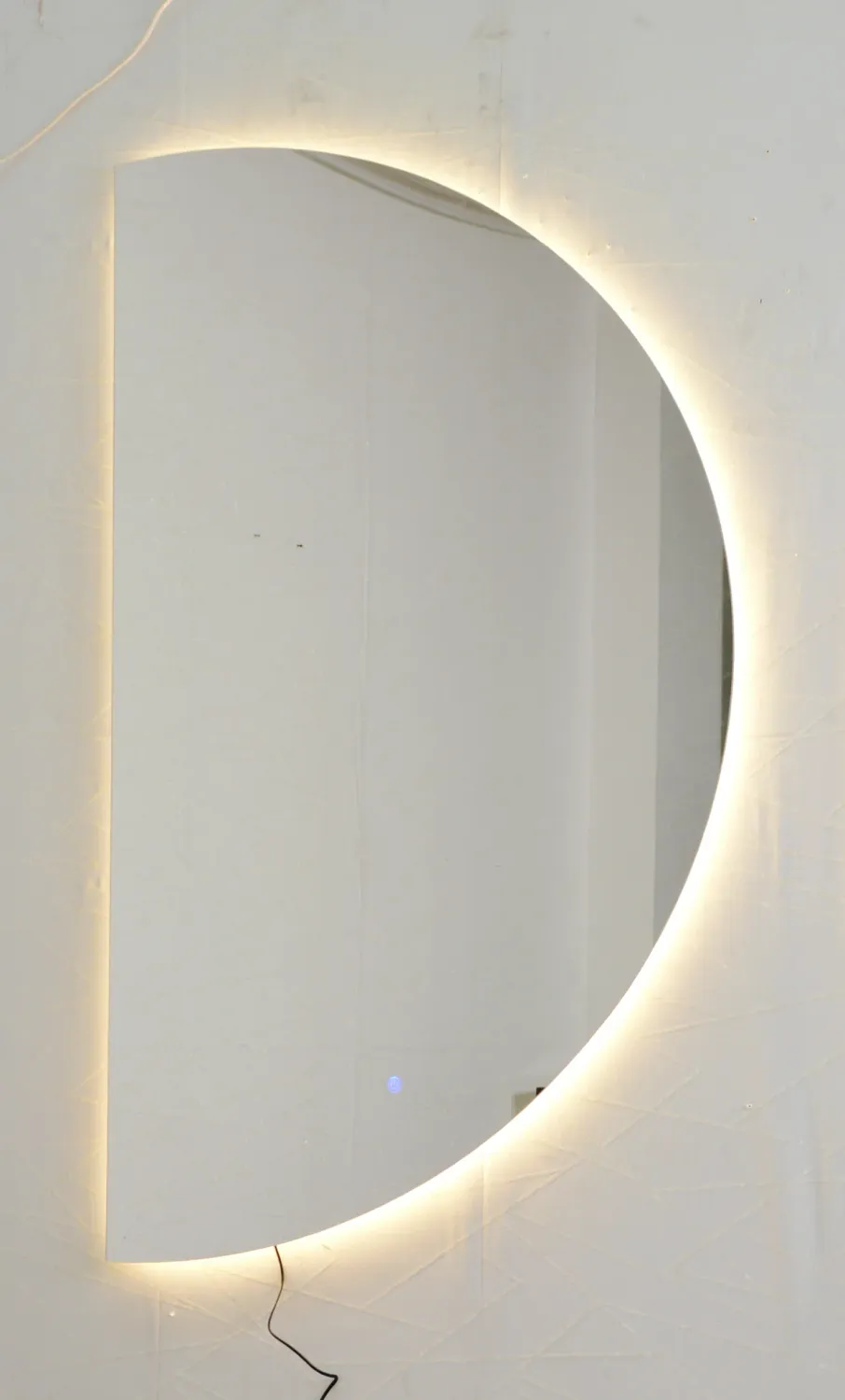 Halve spiegel met LED