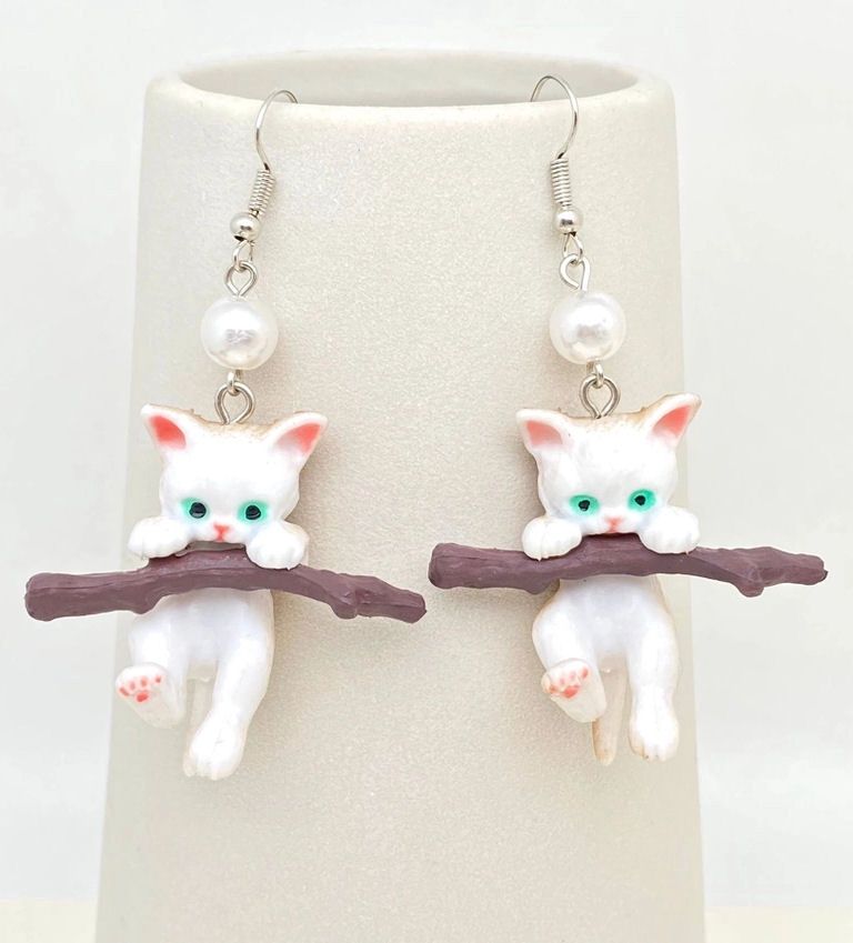 Cute White Cat With Branch Dangle Earrings