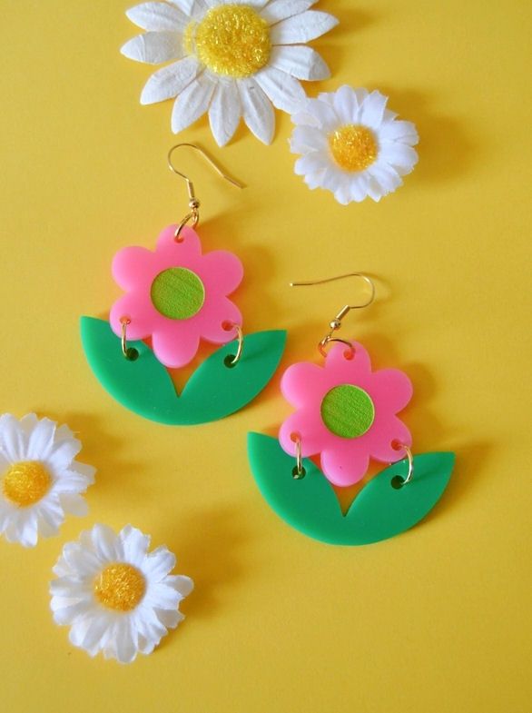 Pink Acrylic Daisy Retro Earrings