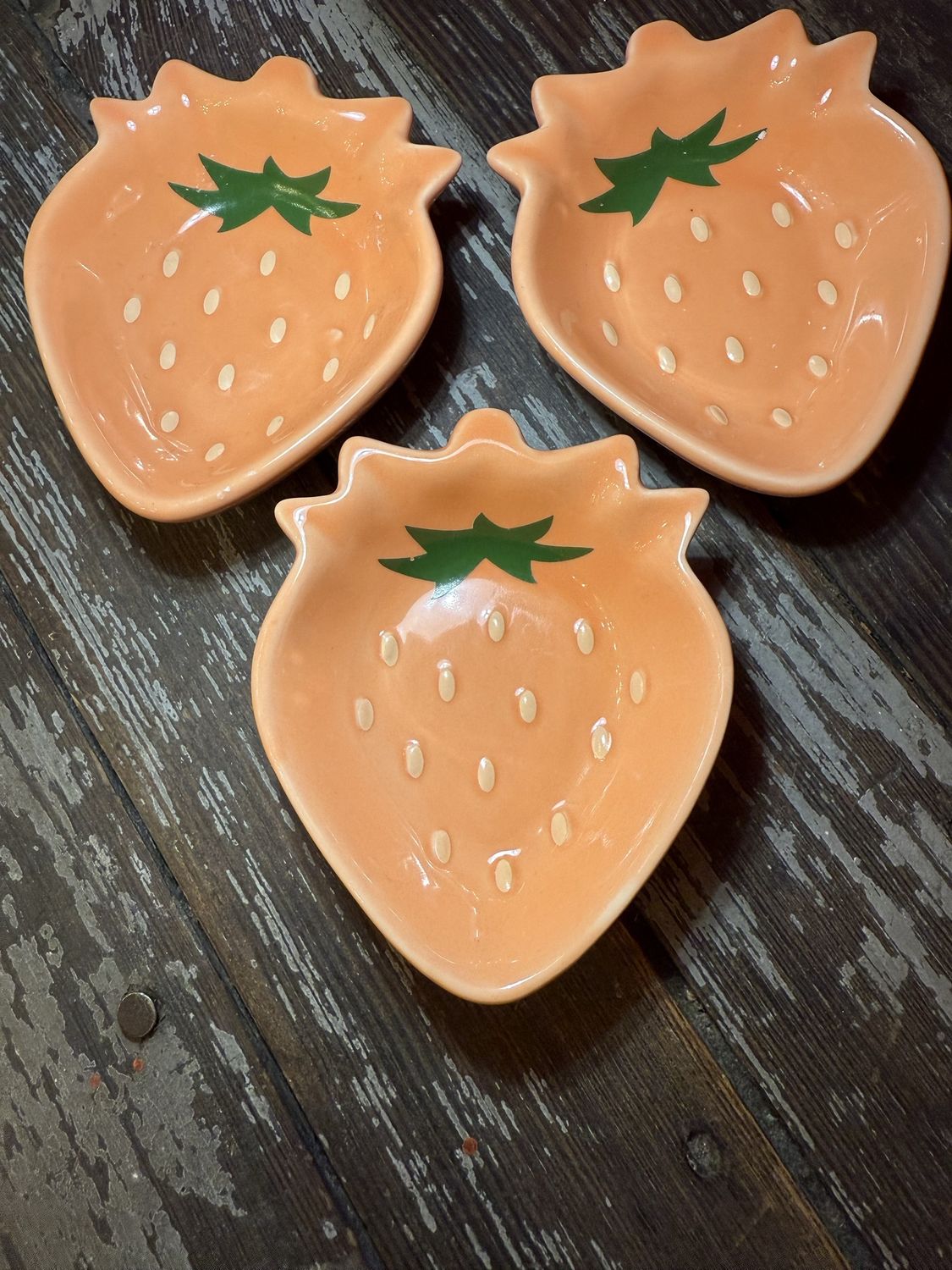 Small Strawberry Pinch Dish - Peach