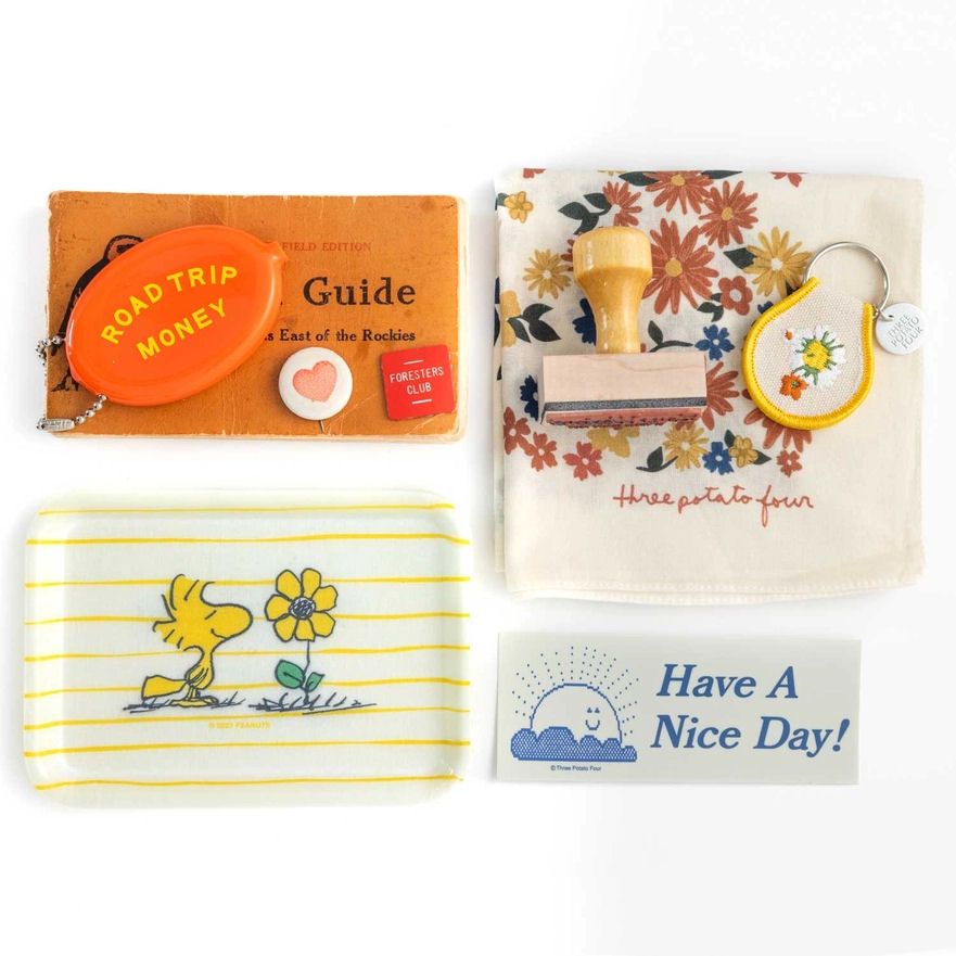 Peanuts Woodstock Flower Fiberglass Tray