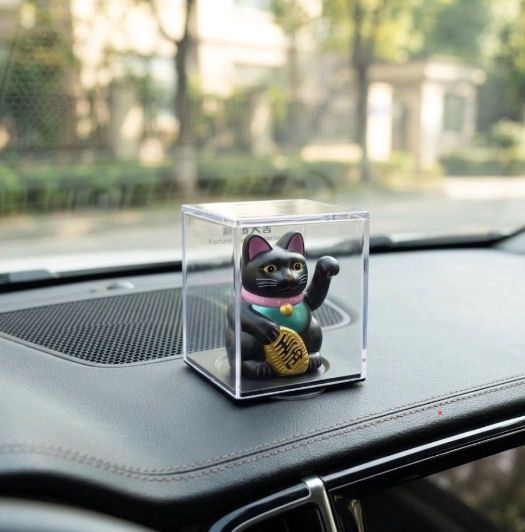 Solar Waving Black Lucky Cat Figurine