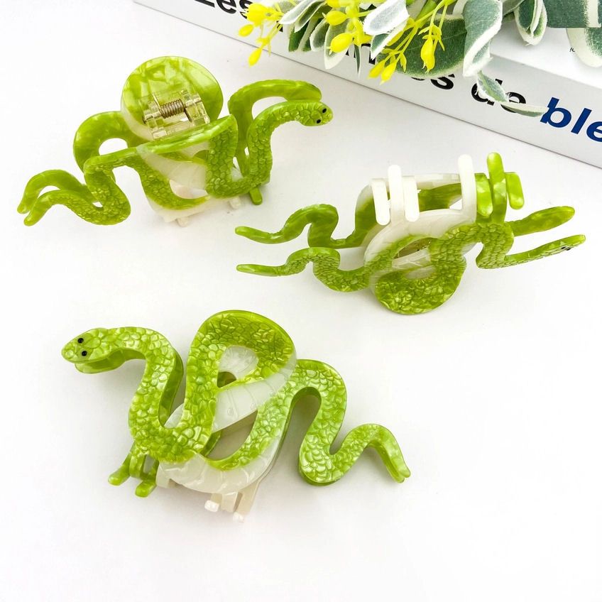 Green And White Snake Hair Claw Clip