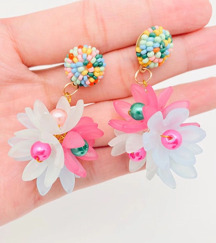 Acrylic String Flowers Pendant Post Earrings