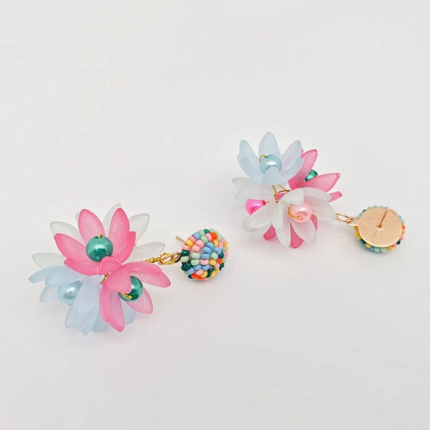 Acrylic String Flowers Pendant Post Earrings