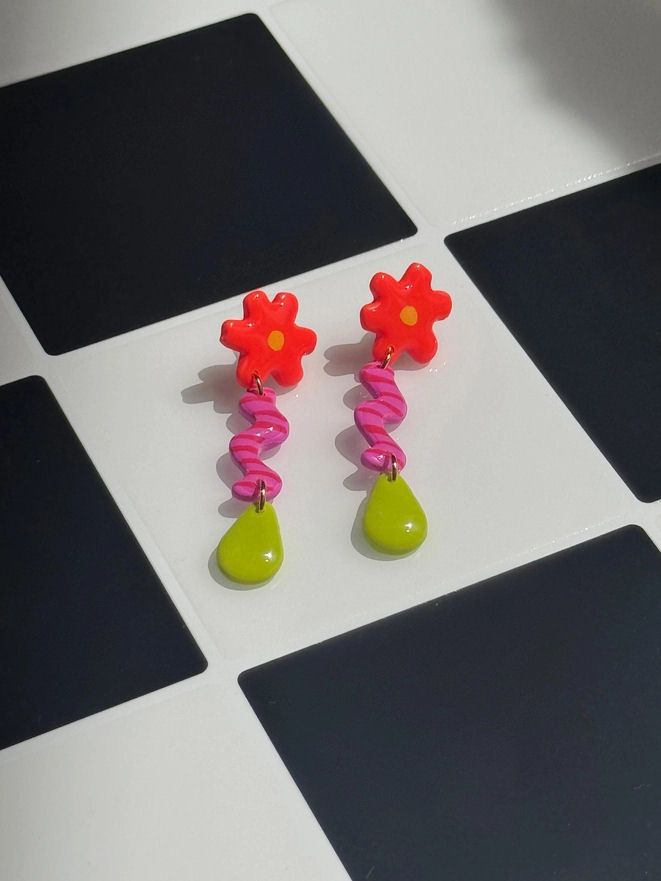 Dainty Gal Flower Dangle Earrings