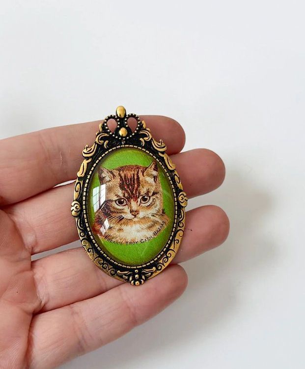 Victorian Tabby Cat Green Brooch