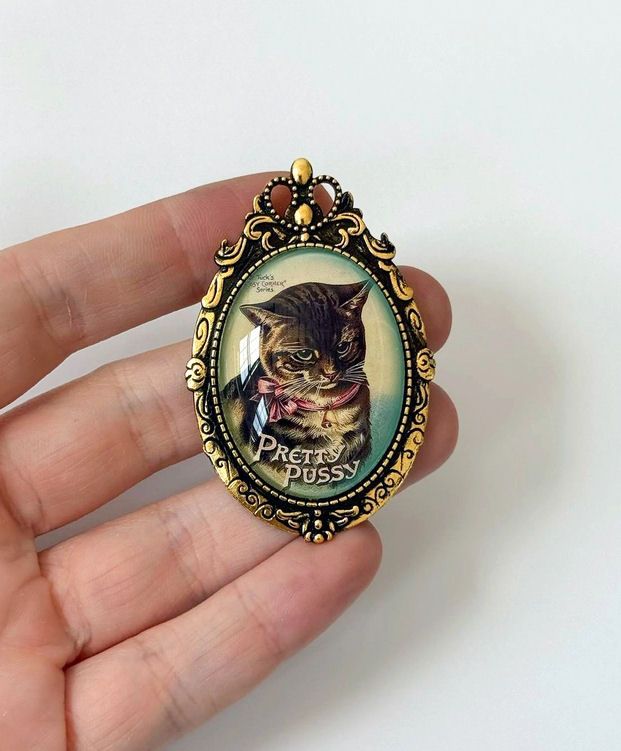 Victorian Pretty Pussy Brooch