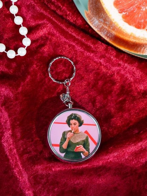 Audrey Ash Tray Keychain