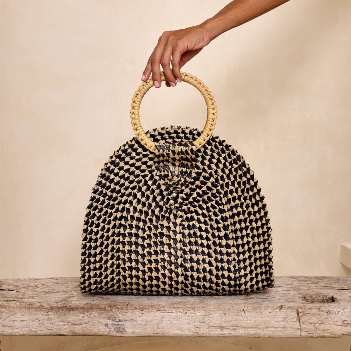 Palm Leaf Handbag w/Round Handle