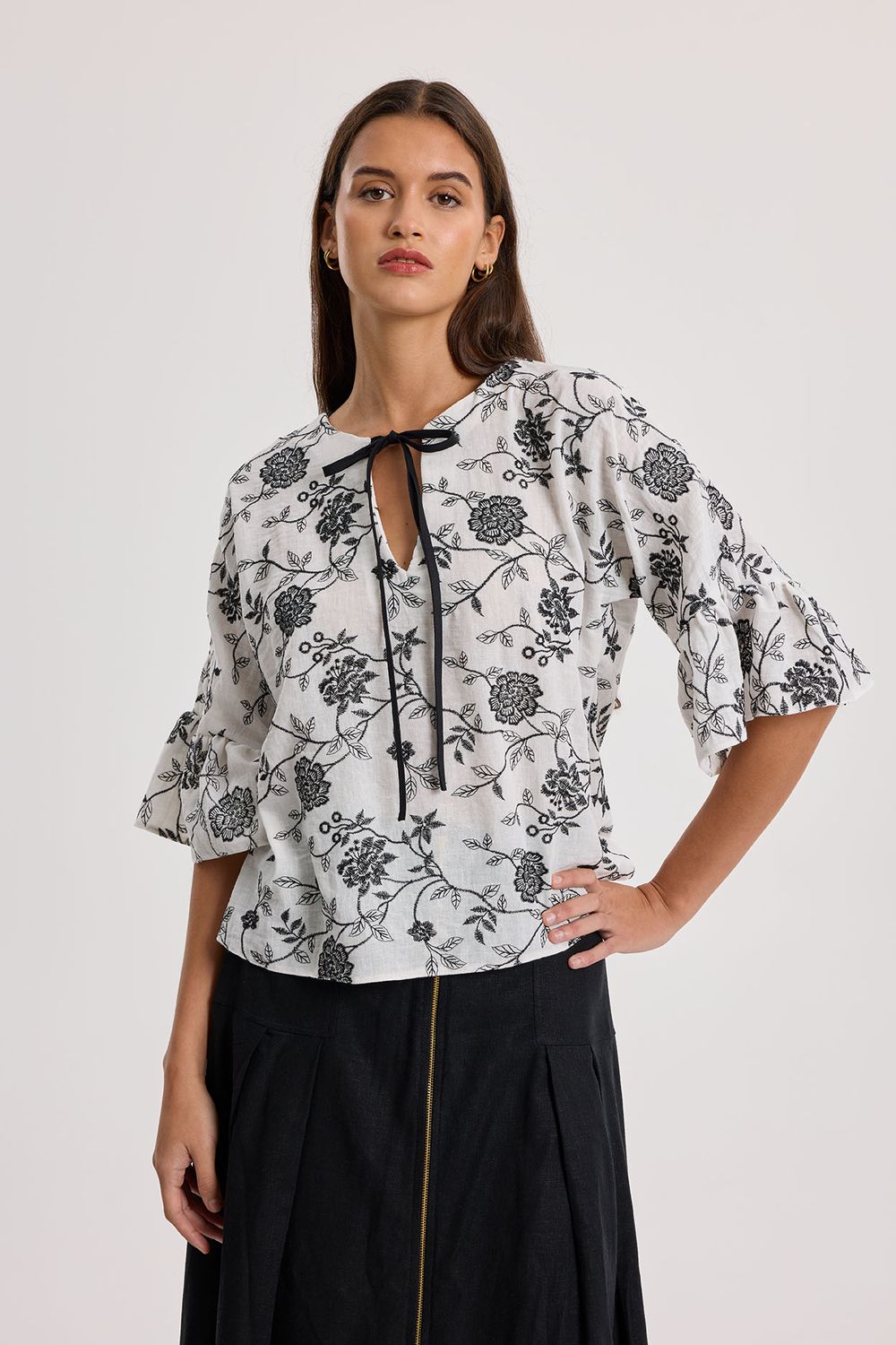 Camisa Bordada con Lazo