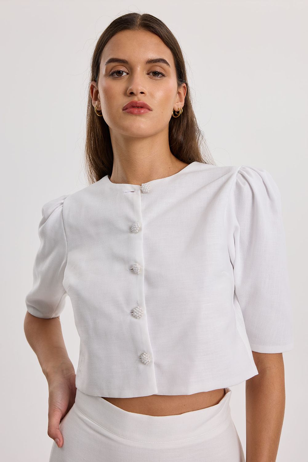 Top Blanco con Botón Perla