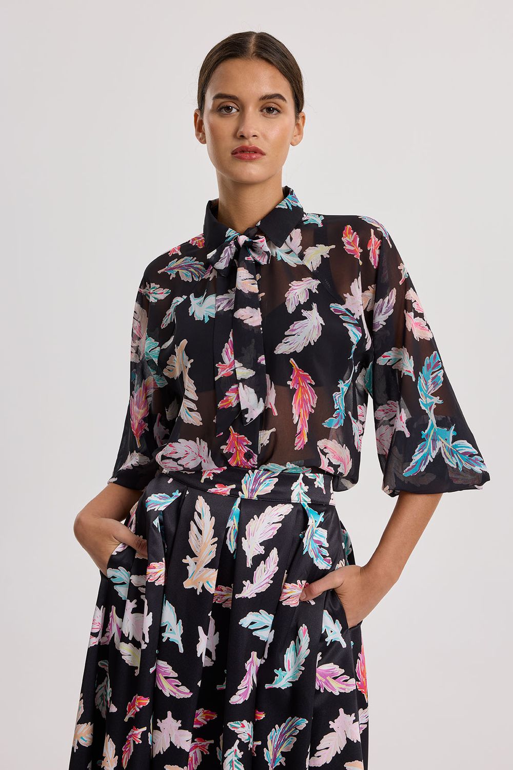 Camisa de Gasa Floral pluma Negra Camisa de Gasa Floral pluma Negra