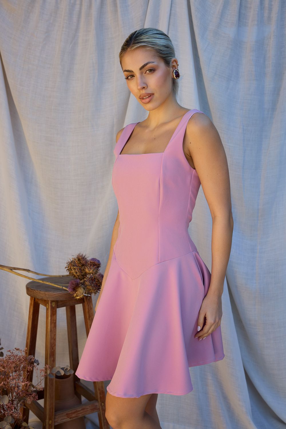 Vestido de Tirantes con Falda de Vuelo