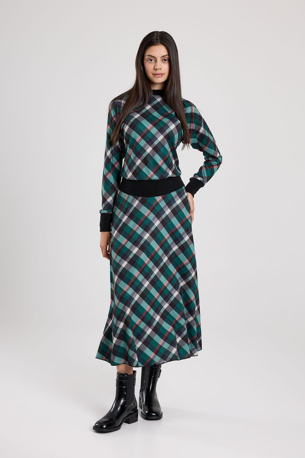 VESTIDO MIDI DE PUNTO CUADROS