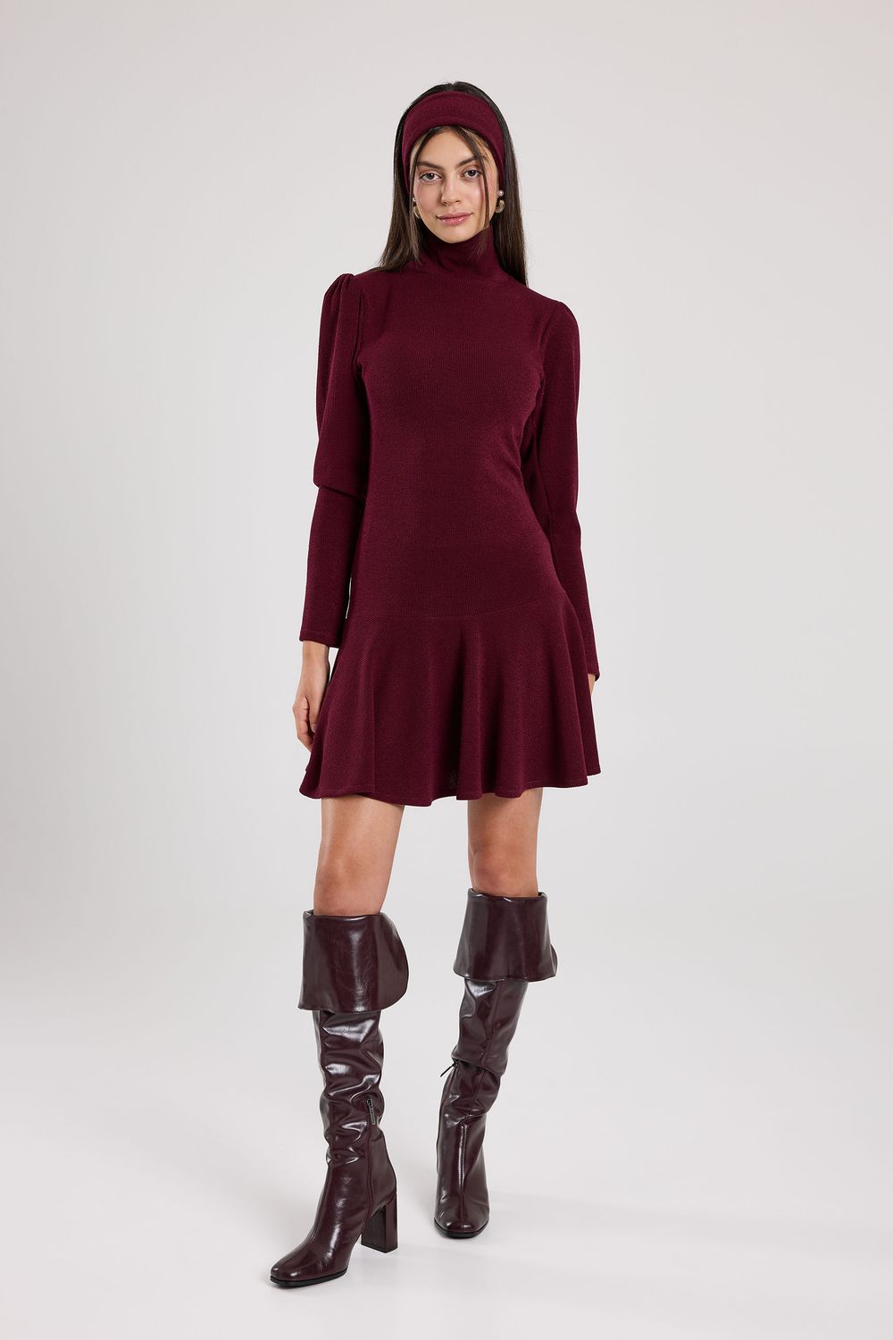 VESTIDO MINI DE PUNTO CUELLO ALTO