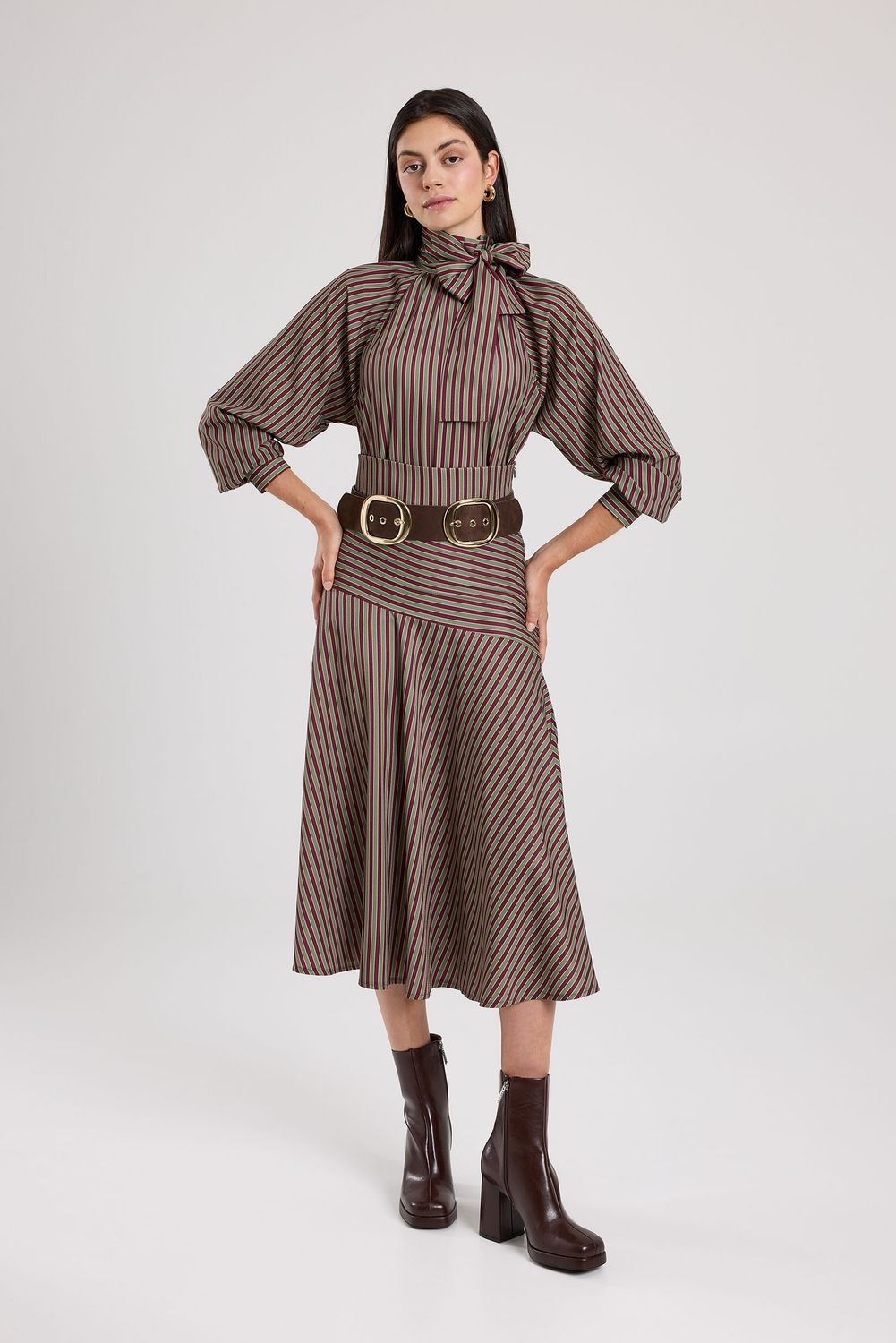 BLUSA DE RAYAS CON LAZO EN EL CUELLO BLUSA DE RAYAS CON LAZO EN EL CUELLO