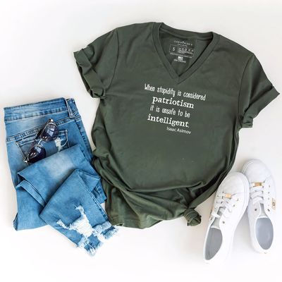 "Patriotism vs Intelligence" Isaac Asimov Quote T-Shirt