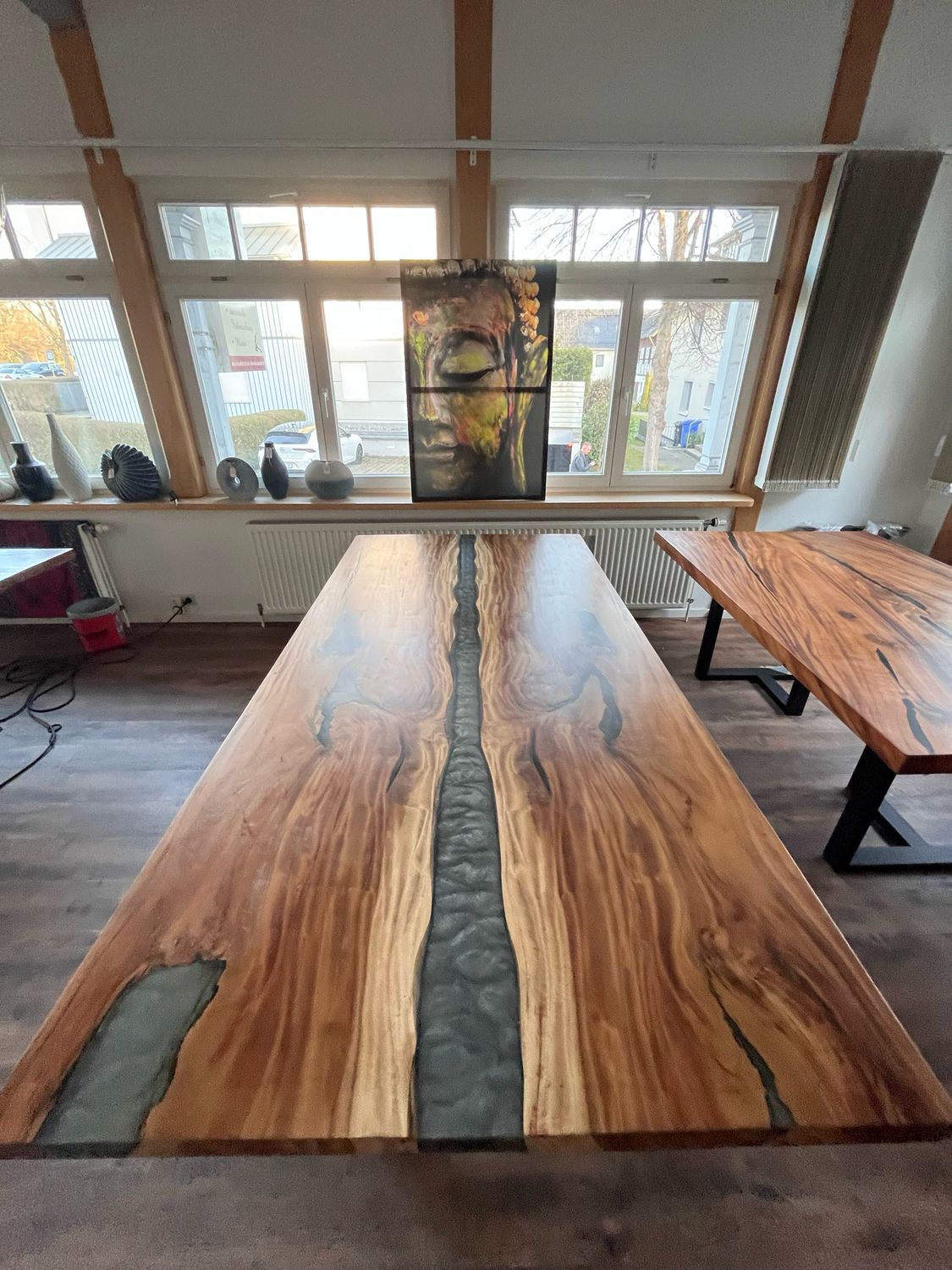 Massivholztisch Lava-Table mit schwarzen Epoxidharzeinlagen