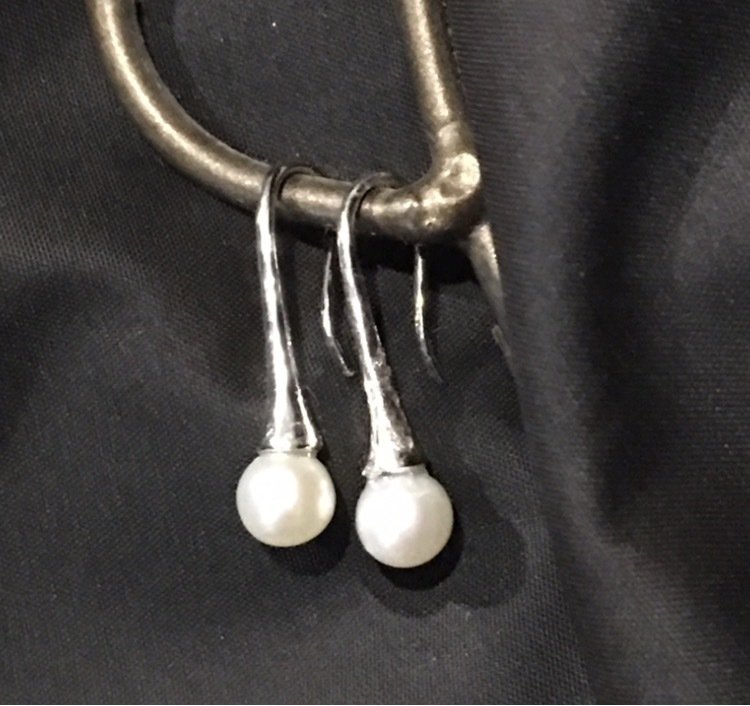 Dangle earrings (Pearls not included)
