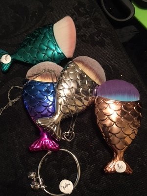 Happy Little "Prettys" 🎁