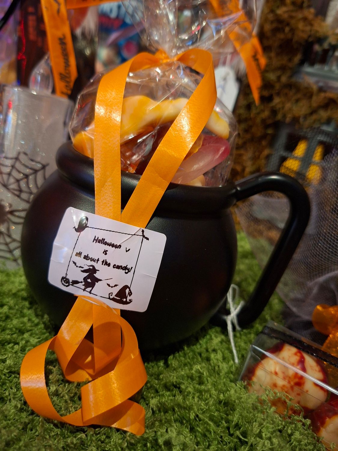 Uitdeel keteltje met griezel snoep