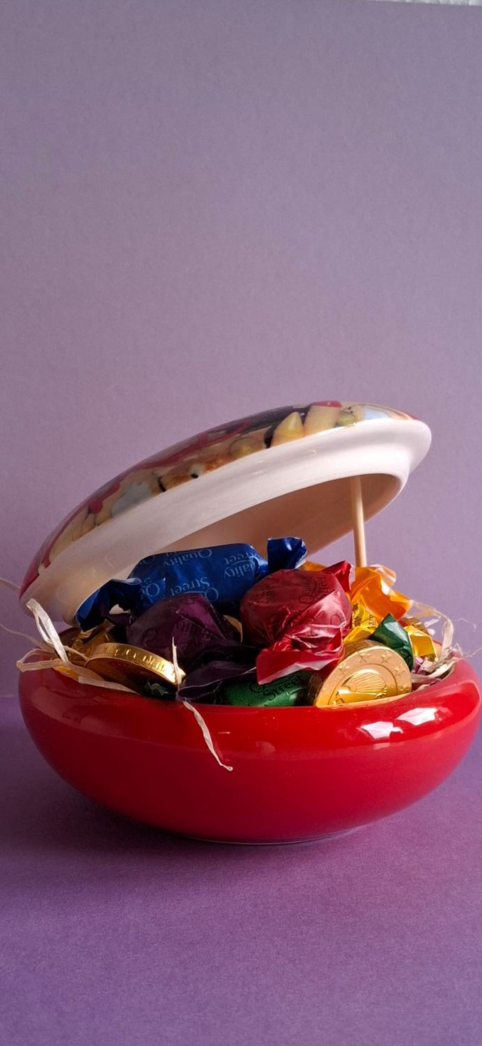 ​Porcelein Sinterklaaskom met deksel