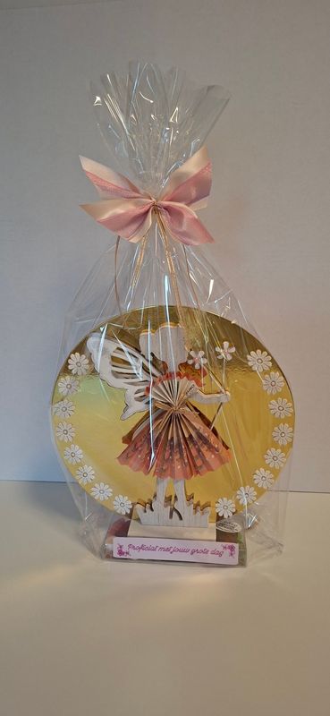 Tinkerbel elf  in hout ( rokje met geld + doosje snoepjes )