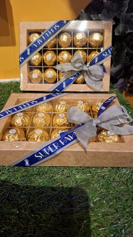 Doorschijnende box met Ferrero Rocher – Luxe Chocoladegeschenk