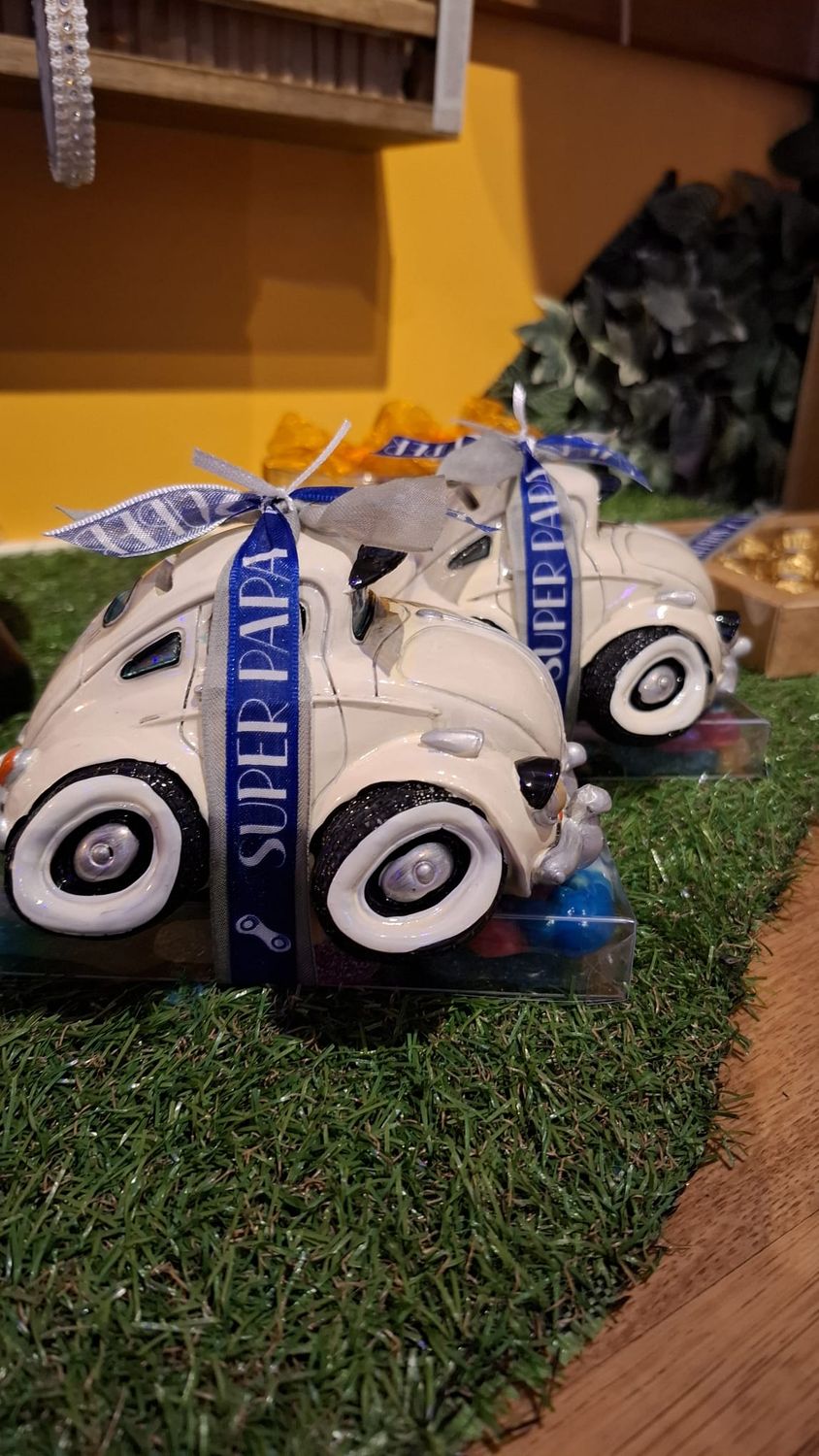 ​Kever Autootje op Transparant Doosje met Lekkernijen – Origineel &amp; Smakelijk Cadeau