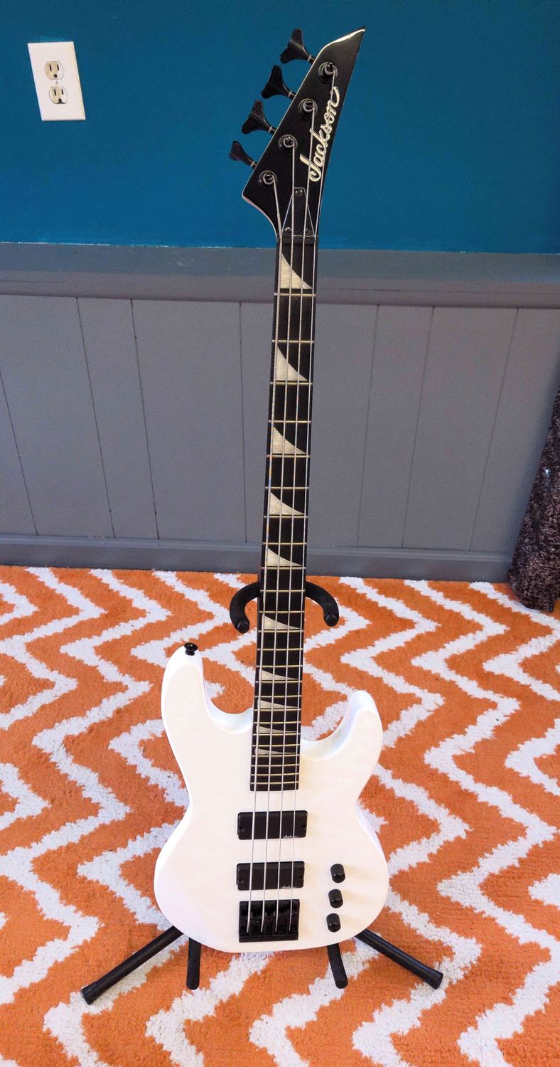 Jackson JS2 Concert Bass