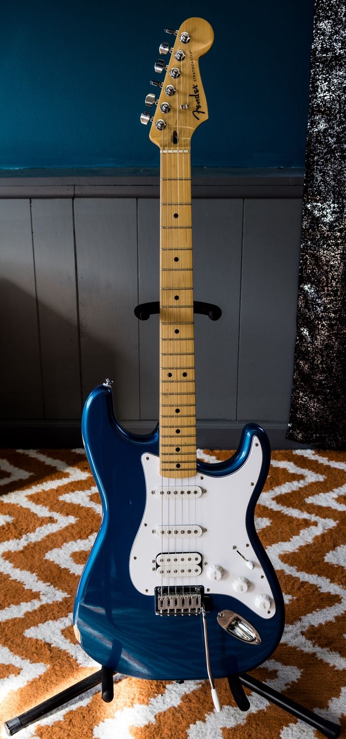 Fender Standard Series Stratocaster HSS