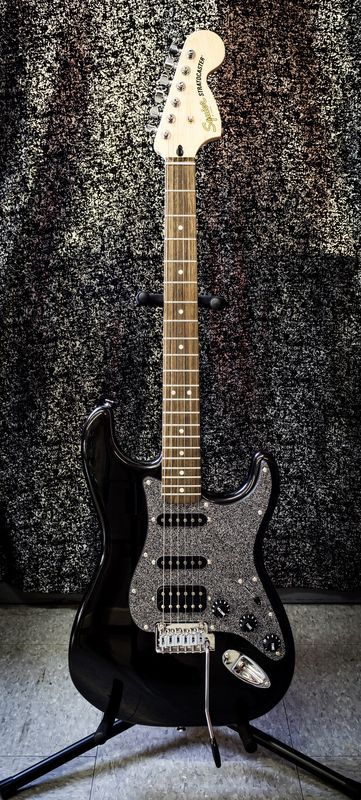 Squier FSR HSS Stratocaster-Metallic Black Metallic Silver Pickguard